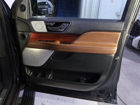 Used 2024 Lincoln Navigator Reserve image 29