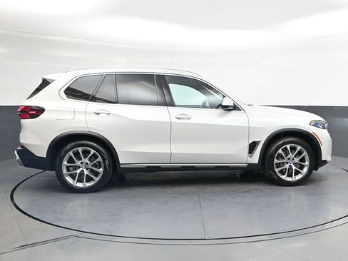 Used 2024 BMW X5 xDrive40i w/ Premium Package AWD/4WD image 3