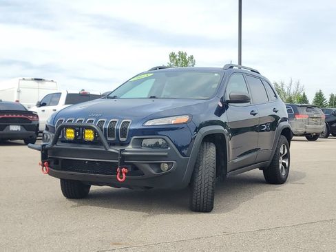 Used 2018 Jeep Cherokee Trailhawk w/ Comfort/Convenience Group AWD/4WD image 4