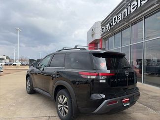 New 2026 Nissan Pathfinder SL video 2