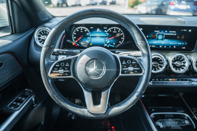 Certified 2023 Mercedes-Benz GLB 250 4MATIC w/ Premium Package image 31