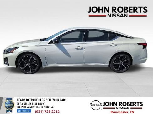 Used 2023 Nissan Altima 2.5 SR FWD image 6