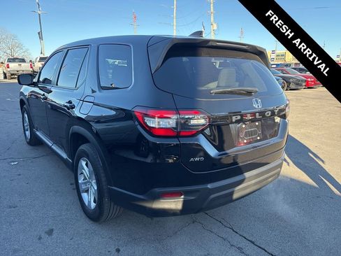 Used 2023 Honda Pilot LX image 3