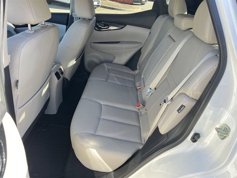 Certified 2022 Nissan Rogue Sport SL image 28