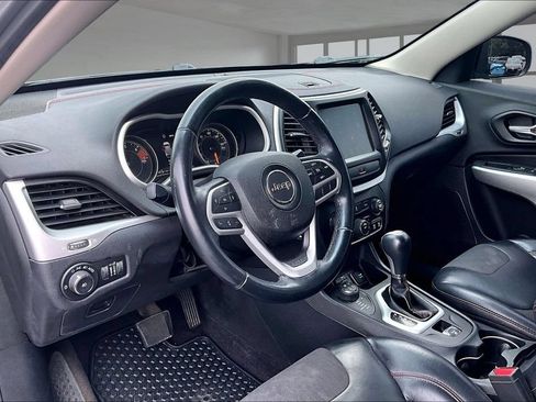 Used 2017 Jeep Cherokee Trailhawk AWD/4WD image 14