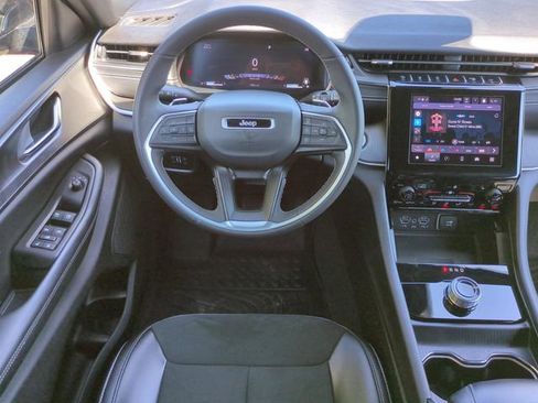 Used 2024 Jeep Grand Cherokee L Altitude AWD/4WD image 15