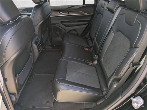 New 2026 Jeep Grand Cherokee Altitude image 16