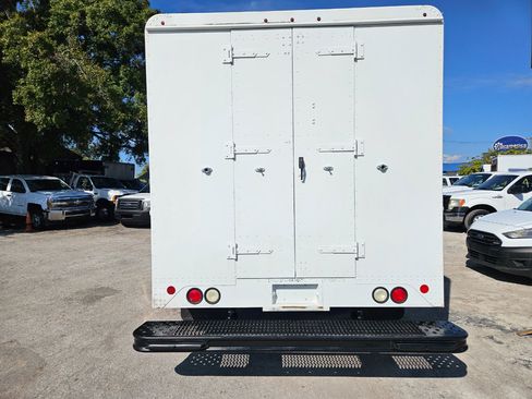 Used 2014 Ford E-450 and Econoline 450 Super Duty w/ A/C Prep Package image 6