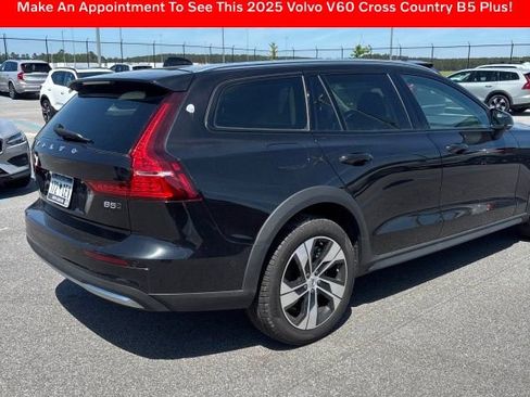 Used 2025 Volvo V60 B5 Cross Country Plus image 2