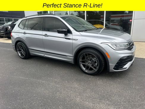 Used 2024 Volkswagen Tiguan SE R-Line AWD/4WD image 1