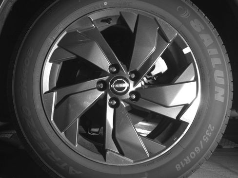 Used 2025 Nissan Rogue SV image 14