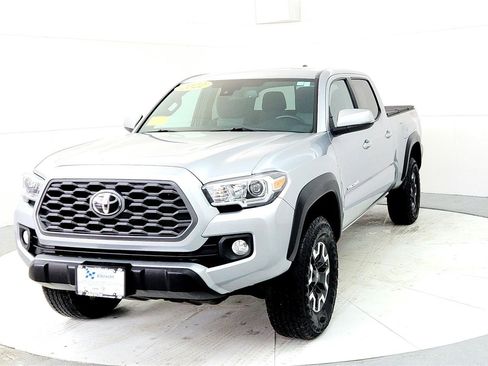 Used 2022 Toyota Tacoma TRD Off-Road image 2