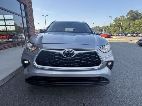 Used 2023 Toyota Highlander XLE FWD image 30