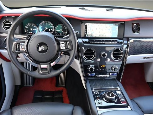 Used 2023 Rolls-Royce Cullinan Black Badge w/ Dark Exterior Package image 18