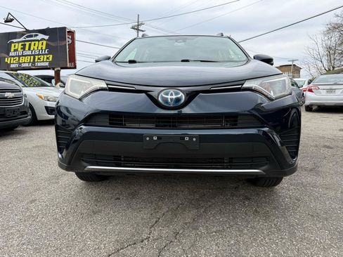 Used 2018 Toyota RAV4 LE image 3