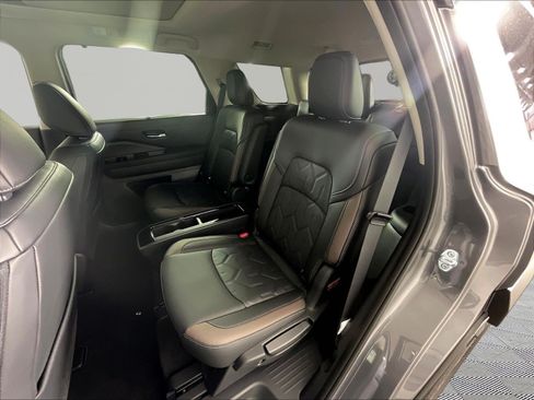 New 2026 Nissan Pathfinder Platinum AWD/4WD image 18