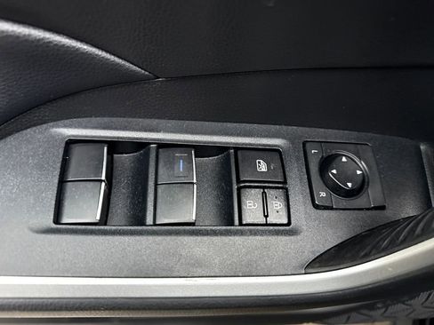 Used 2021 Toyota RAV4 XLE Premium image 15