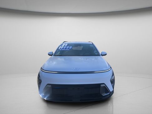 Used 2024 Hyundai Kona SEL image 2