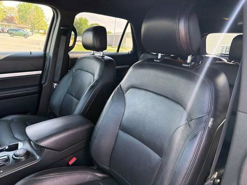 Used 2016 Ford Explorer XLT w/ Equipment Group 202A AWD/4WD image 12