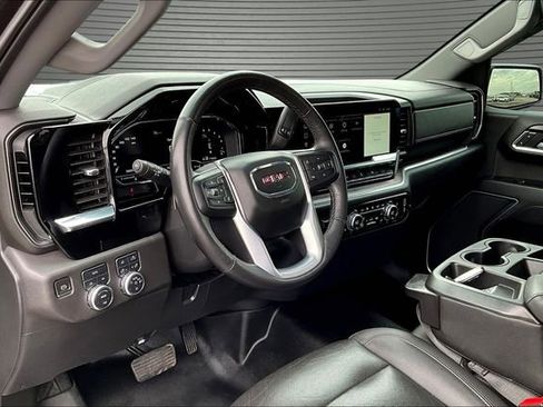 Used 2022 GMC Sierra 1500 SLT AWD/4WD image 17