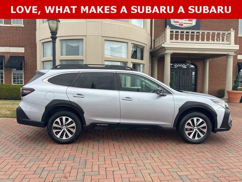 Used 2024 Subaru Outback Premium image 7