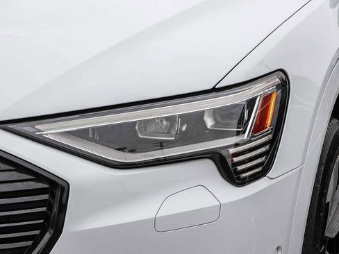 Used 2023 Audi e-tron Premium Plus w/ Premium Plus Package AWD/4WD image 7