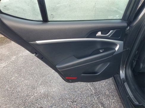 Used 2022 Genesis G70 2.0T image 30