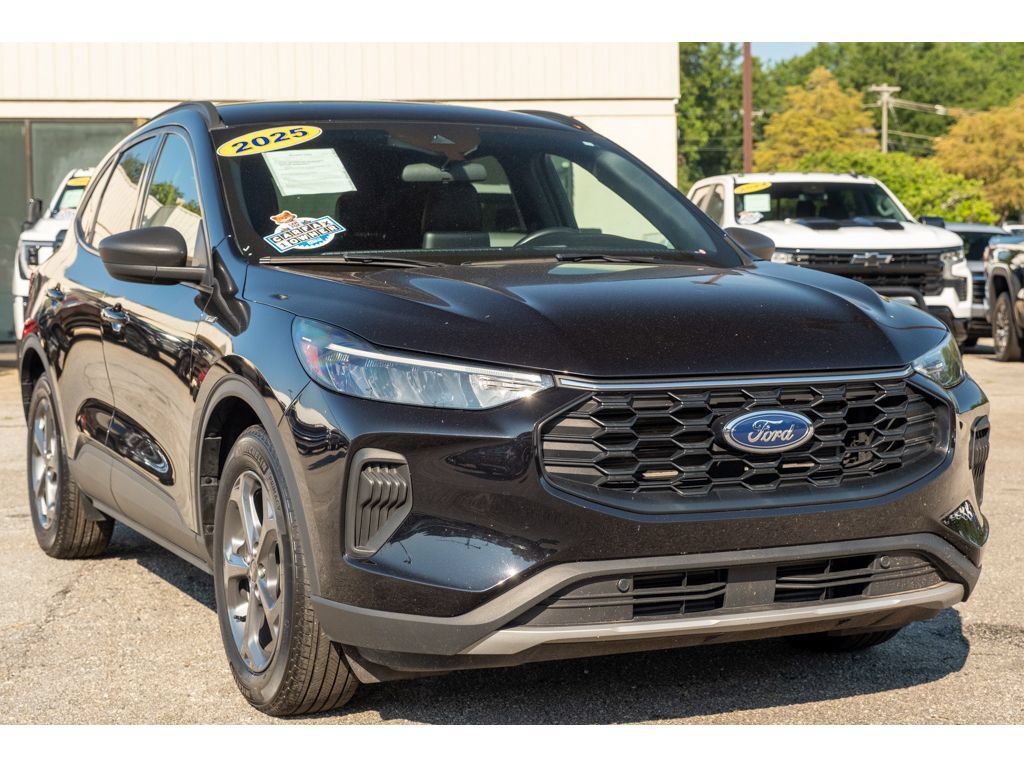 Used 2025 Ford Escape ST-Line FWD image 35