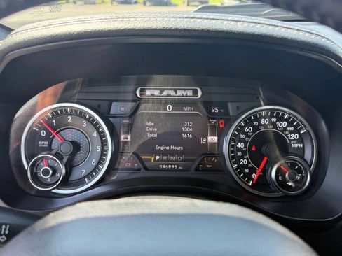Used 2020 RAM 1500 Laramie AWD/4WD image 7
