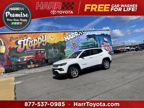 Used 2022 Jeep Compass Latitude AWD/4WD image 1
