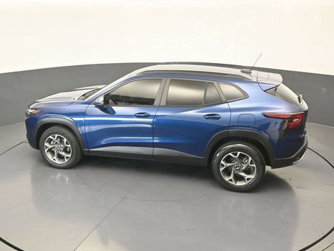 Used 2024 Chevrolet Trax LT FWD image 43
