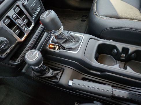 Used 2024 Jeep Wrangler Sahara image 25