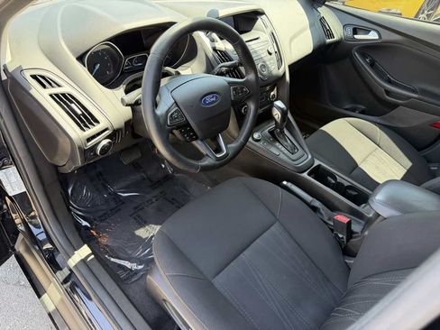 Used 2016 Ford Focus SE w/ SE Cold Weather Package FWD image 6