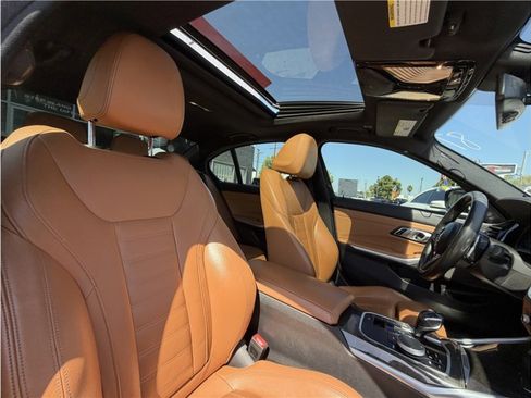 Used 2020 BMW 330i Sedan w/ M Sport Package RWD image 32