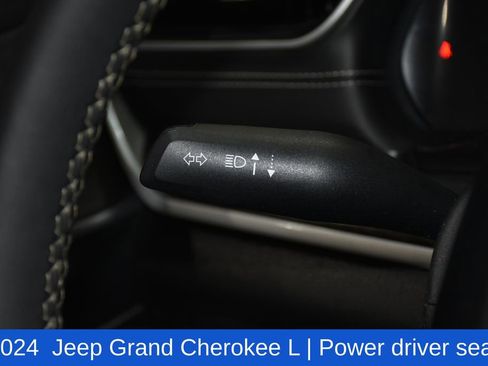 Used 2024 Jeep Grand Cherokee L Limited w/ Luxury Tech Group II image 10