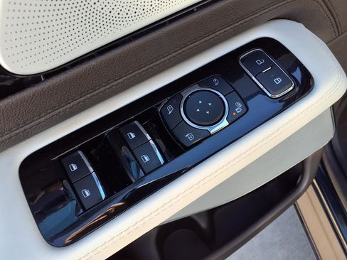 Used 2023 Lincoln Aviator Black Label w/ Class IV Trailer Tow Package image 17