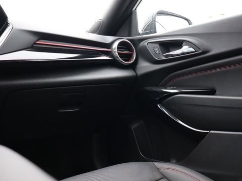 Used 2025 Chevrolet Trax RS w/ Sunroof Package image 41