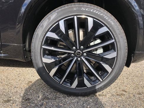 New 2026 Volvo XC90 B6 Plus w/ Protection Package Premier image 9