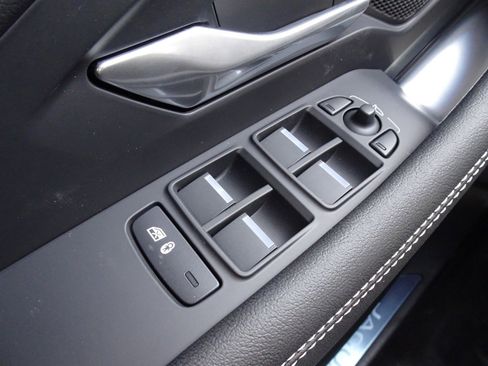 New 2024 Jaguar E-PACE R-Dynamic SE image 27