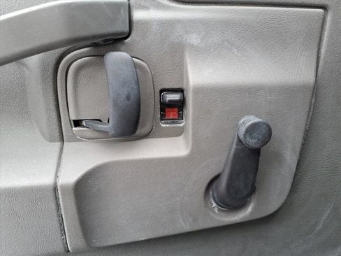 Used 2016 Chevrolet Express 3500 RWD image 11