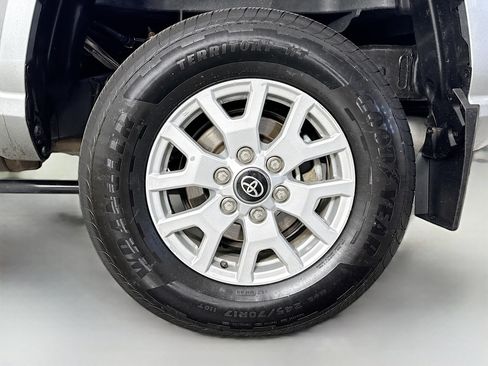 Certified 2024 Toyota Tacoma SR5 AWD/4WD image 29