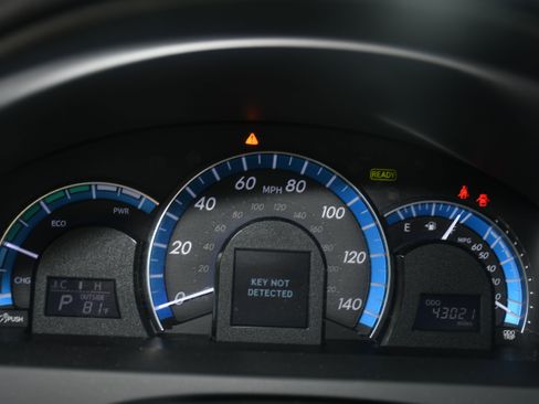 Used 2014 Toyota Camry XLE w/ Leather Package FWD image 14