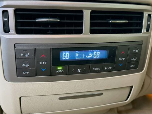 Used 2013 Lexus LX 570 4WD image 28