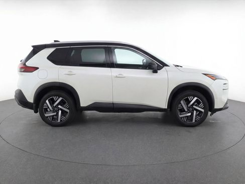 Used 2025 Nissan Kicks SV FWD image 11