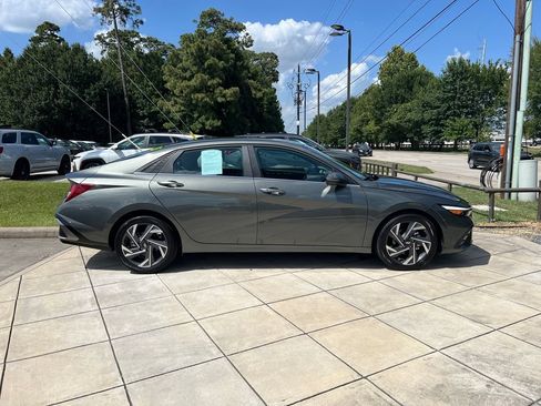 Used 2025 Hyundai Elantra SEL FWD image 4