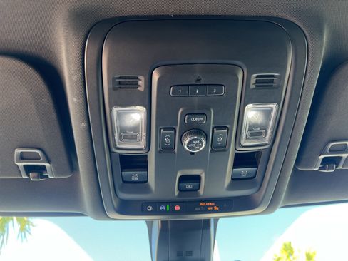 Used 2021 Chevrolet Tahoe Premier AWD/4WD image 41