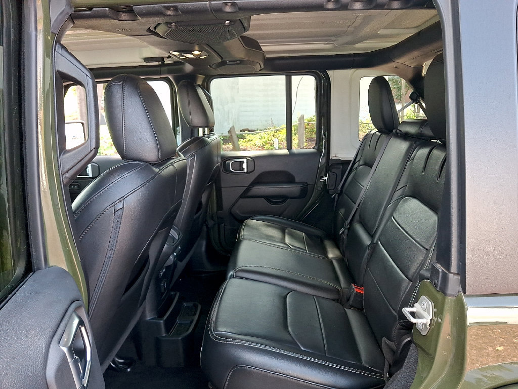 Used 2023 Jeep Wrangler Unlimited Sahara AWD/4WD image 10