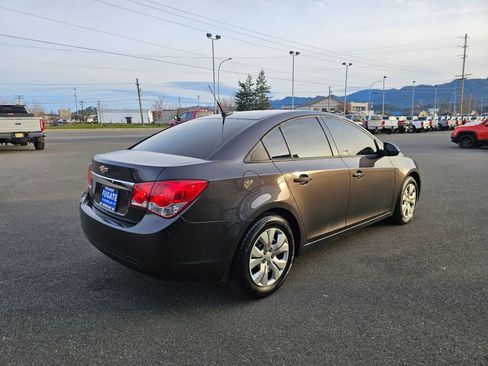 Used 2014 Chevrolet Cruze LS image 6