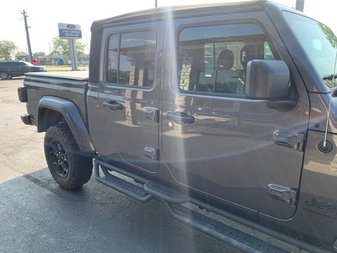 Used 2023 Jeep Gladiator Sport AWD/4WD image 15