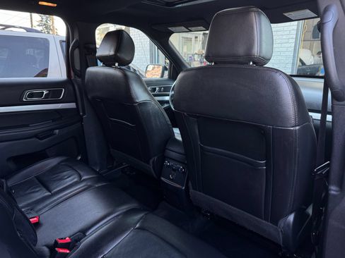 Used 2017 Ford Explorer XLT w/ Equipment Group 202A AWD/4WD image 21
